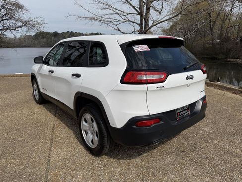 Used 2016 Jeep Cherokee Sport image 5