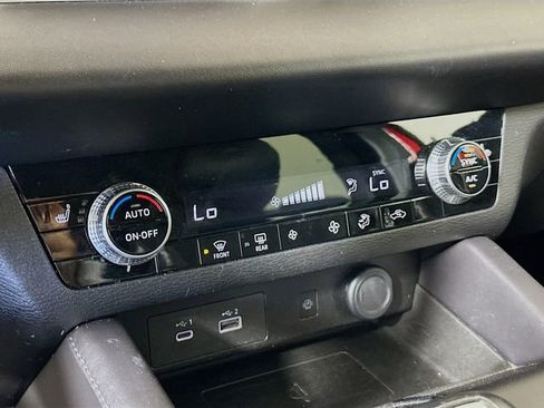 Used 2024 Mitsubishi Outlander SE image 18