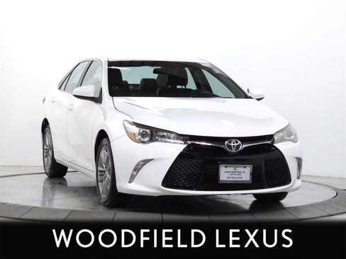 Used 2016 Toyota Camry SE image 1