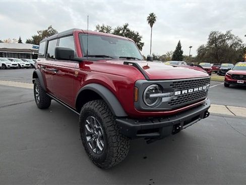 New 2025 Ford Bronco Badlands image 2