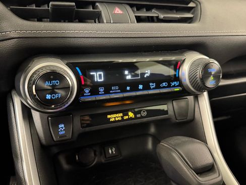 Used 2019 Toyota RAV4 LE image 21