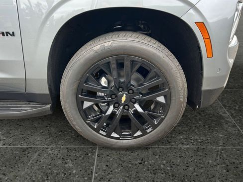 New 2026 Chevrolet Suburban Premier image 9