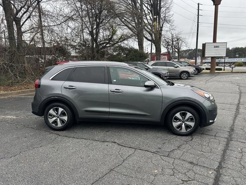 Used 2017 Kia Niro LX image 5