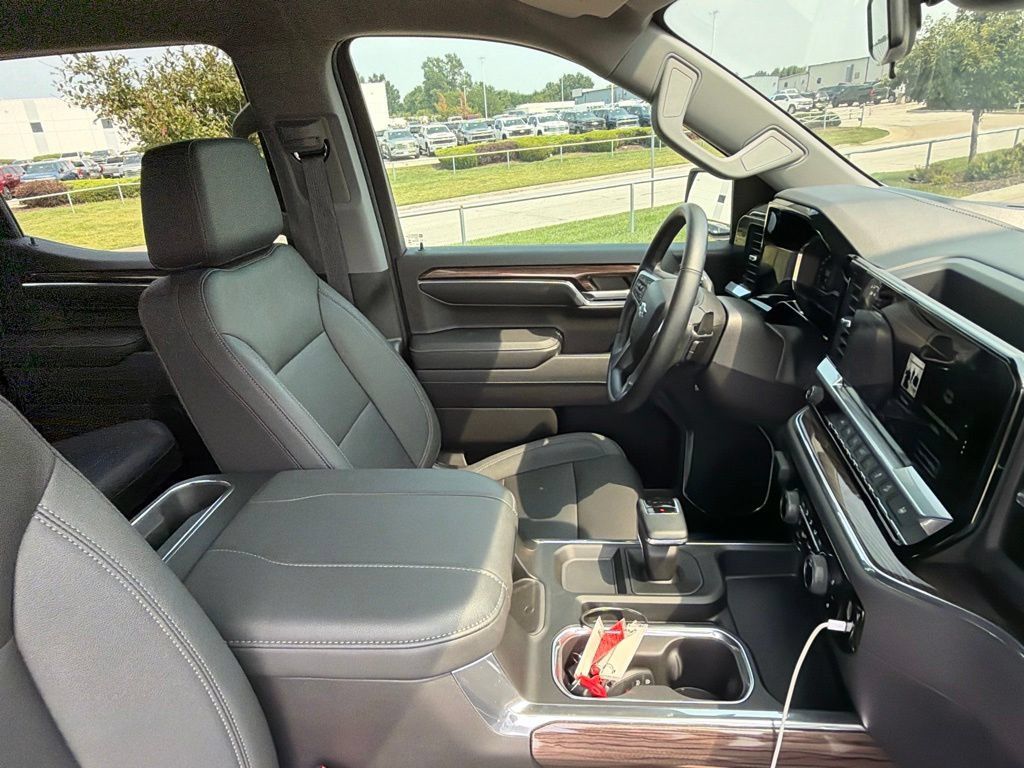 Used 2023 Chevrolet Silverado 1500 LT Trail Boss w/ Convenience Package II AWD/4WD image 31