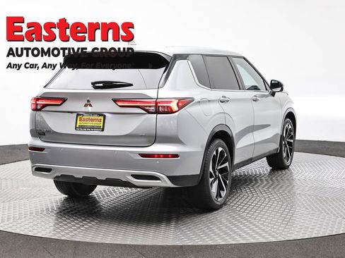 Used 2023 Mitsubishi Outlander SE AWD/4WD image 5