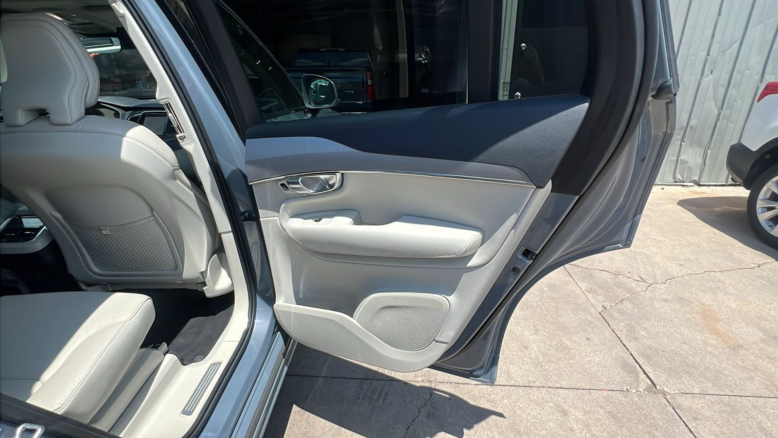Used 2023 Volvo XC90 B5 Core AWD/4WD image 17