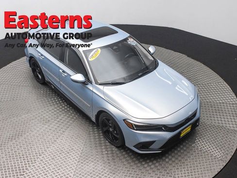 Used 2022 Honda Civic Touring image 3