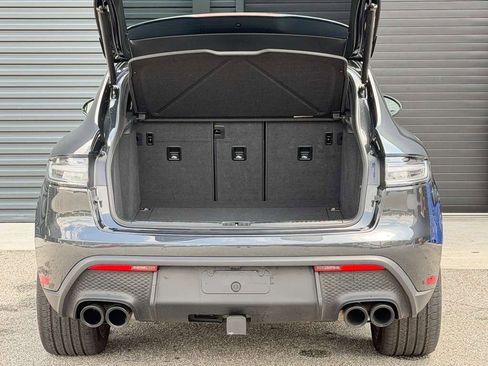 Certified 2024 Porsche Macan AWD/4WD image 17