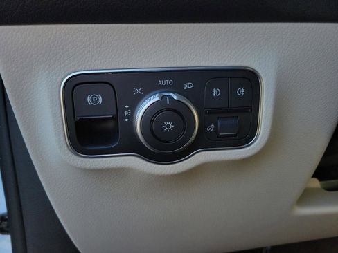 Certified 2025 Mercedes-Benz GLB 250 image 18