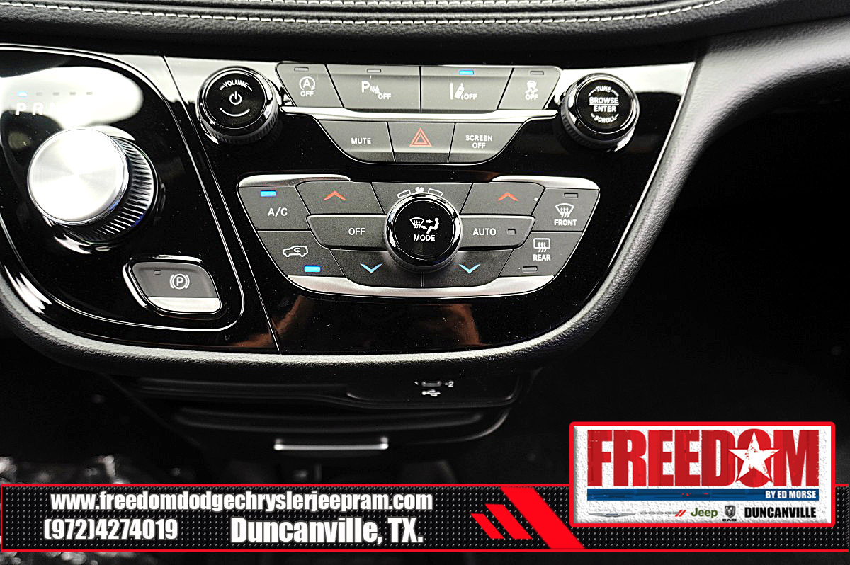 New 2027 Chrysler Pacifica Select FWD image 25