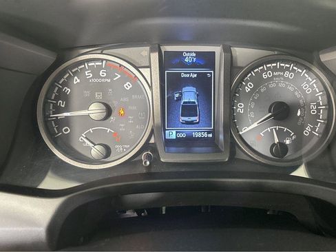 Used 2023 Toyota Tacoma TRD Off-Road image 3