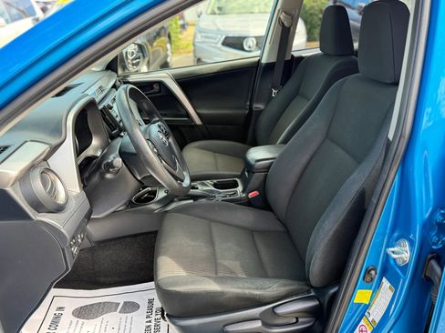 Used 2018 Toyota RAV4 LE image 13