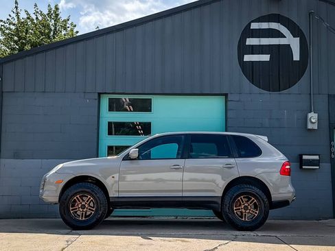 Used 2010 Porsche Cayenne AWD/4WD image 3