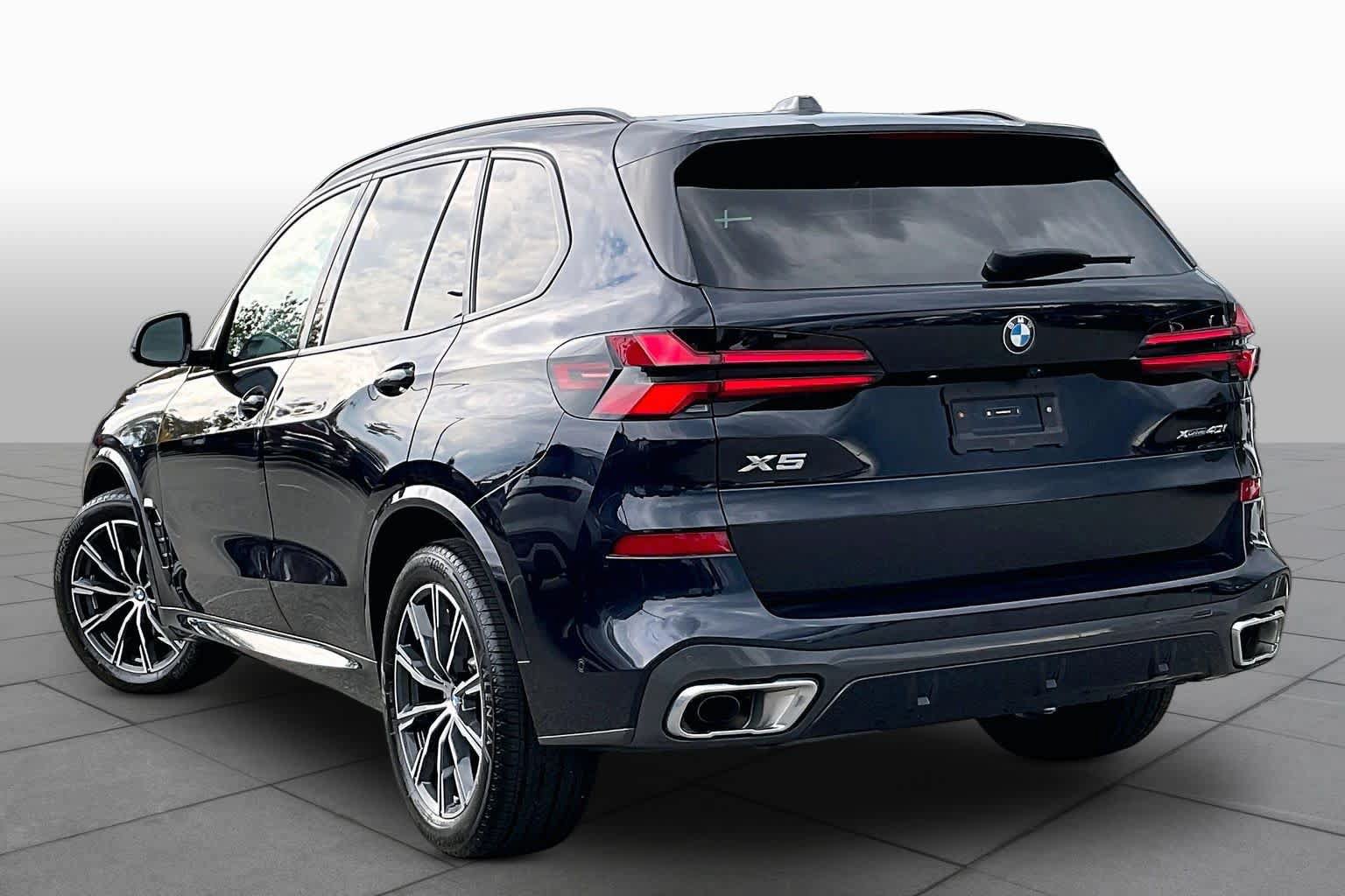 Used 2024 BMW X5 xDrive40i w/ M Sport Package AWD/4WD image 11