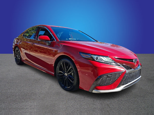 Used 2023 Toyota Camry XSE FWD image 3