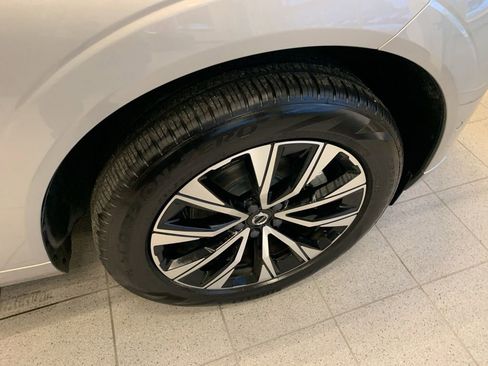 Used 2025 Volvo XC60 B5 Plus image 23