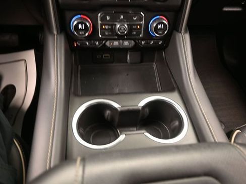 Used 2023 Chevrolet Suburban Premier image 11