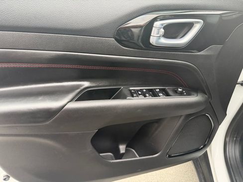 Used 2025 Jeep Compass Trailhawk AWD/4WD image 13