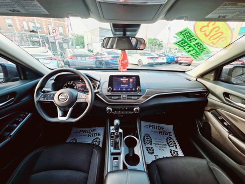 Used 2023 Nissan Altima 2.5 SV image 14