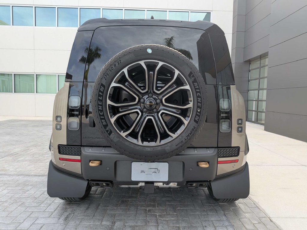 New 2026 Land Rover Defender 110 OCTA AWD/4WD image 4