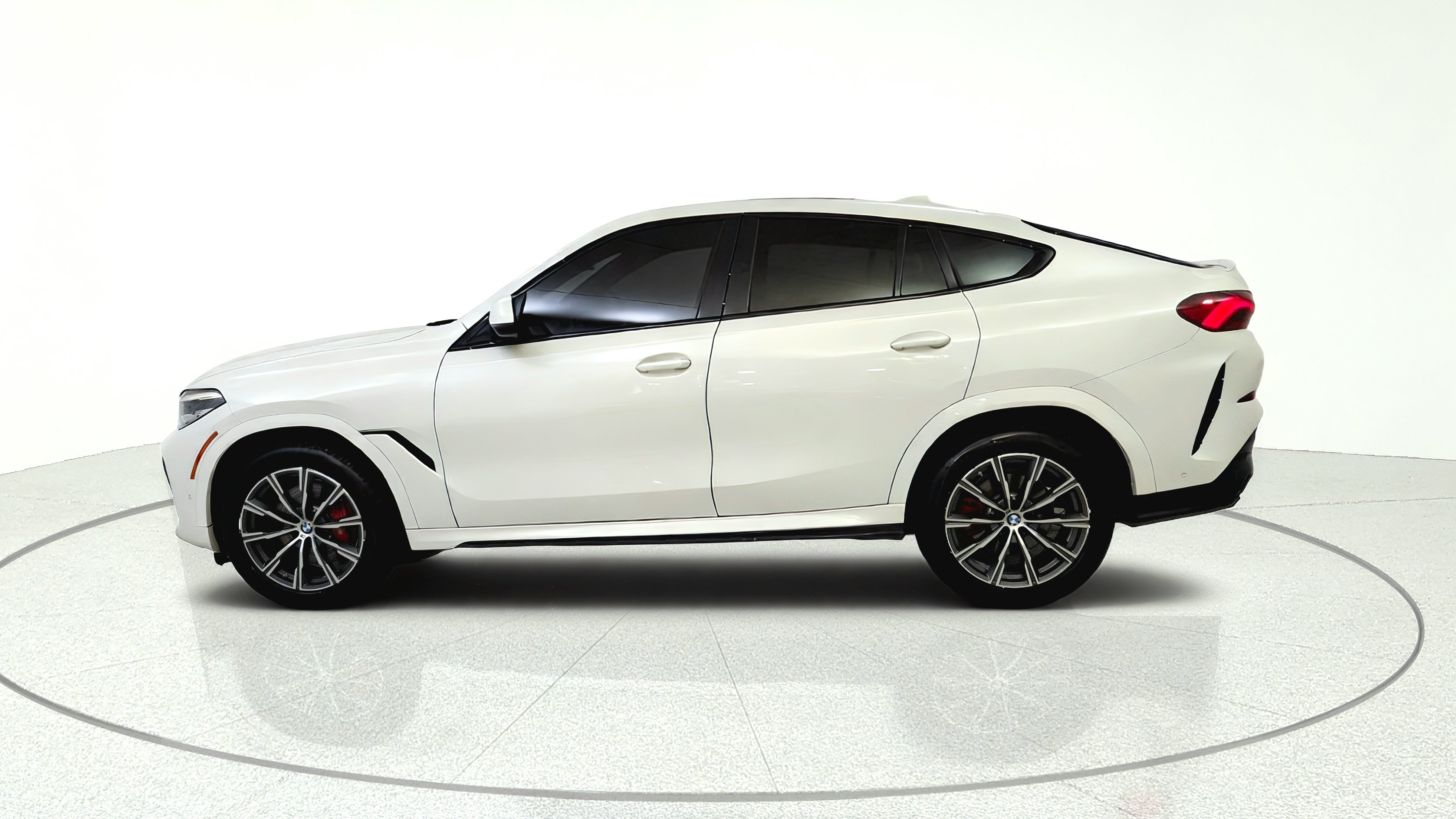 Used 2022 BMW X6 xDrive40i w/ M Sport Package AWD/4WD image 4