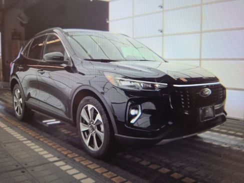 Used 2023 Ford Escape Platinum AWD/4WD image 2
