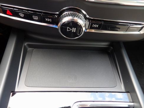 New 2026 Volvo XC60 B5 Core w/ Climate Package image 20