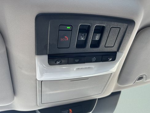 Used 2025 Nissan Pathfinder SL w/ SL Premium Package AWD/4WD image 19