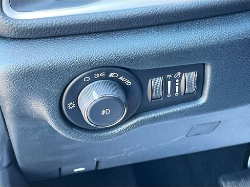 New 2026 Chrysler Pacifica Select w/ S Appearance Package image 10