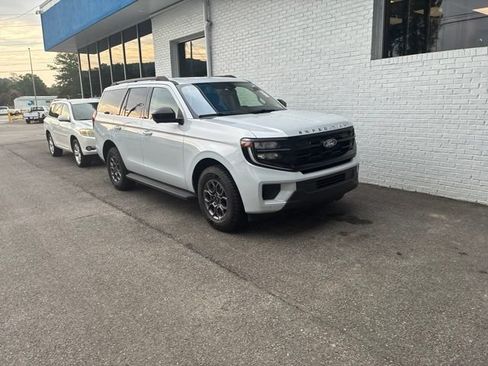 Used 2025 Ford Expedition Active RWD image 39