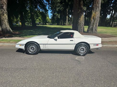 Used 1988 Chevrolet Corvette Convertible RWD image 2