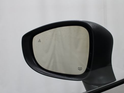 Used 2023 Chrysler Pacifica Touring-L FWD image 10