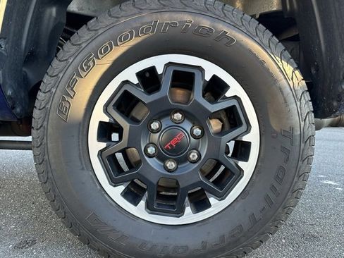 Used 2024 Toyota Tacoma TRD Off-Road image 9