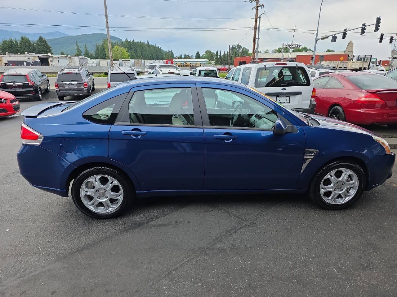Used 2008 Ford Focus SES FWD image 2