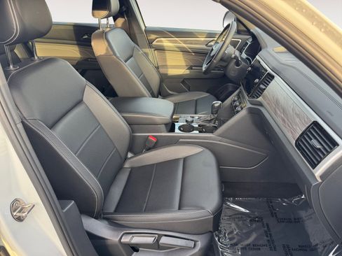 Certified 2023 Volkswagen Atlas Cross Sport SE image 7