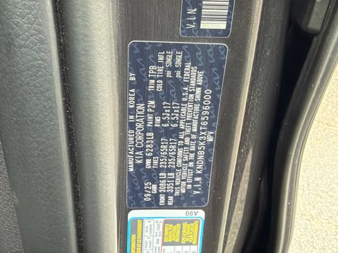 Used 2026 Kia Carnival FWD image 29