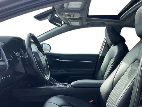 Used 2022 Toyota Camry SE image 10