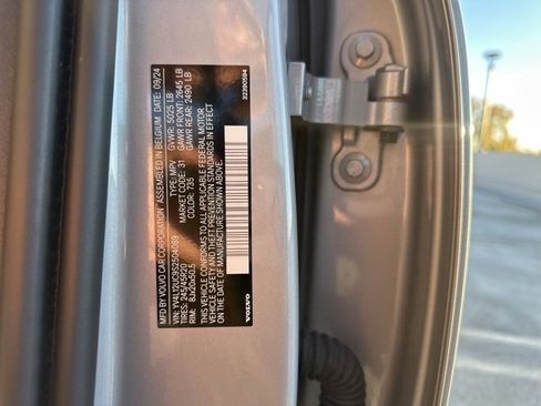 Certified 2025 Volvo XC40 B5 Plus image 33