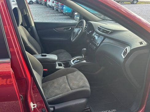 Used 2016 Nissan Rogue S image 16