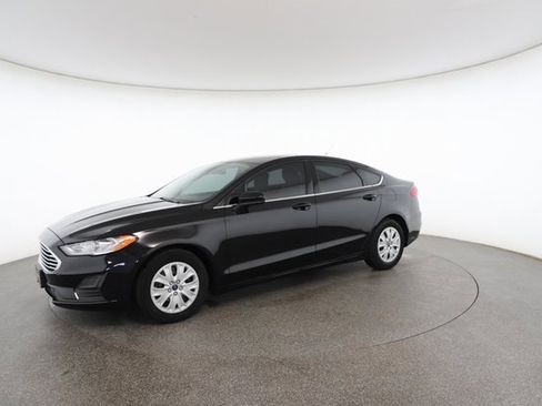 Used 2019 Ford Fusion S image 3