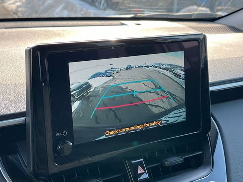 Used 2025 Toyota Corolla Cross LE image 23