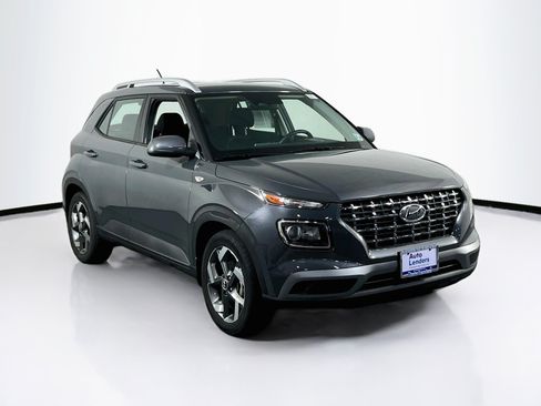 Used 2023 Hyundai Venue SEL FWD image 3