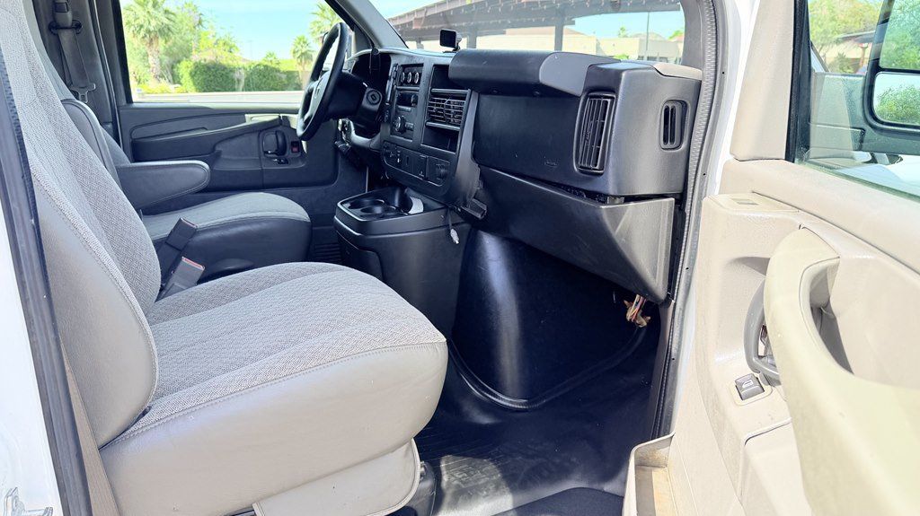 Used 2015 GMC Savana 2500 RWD image 8