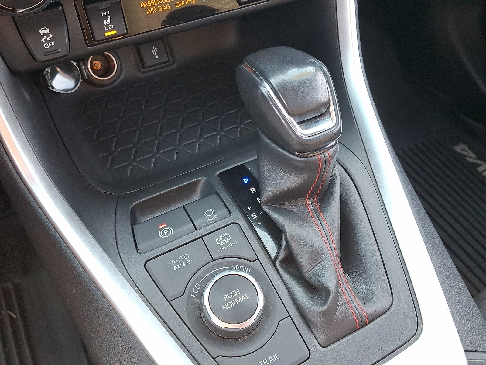 Used 2021 Toyota RAV4 SE w/ Weather & Moonroof Package AWD/4WD image 15