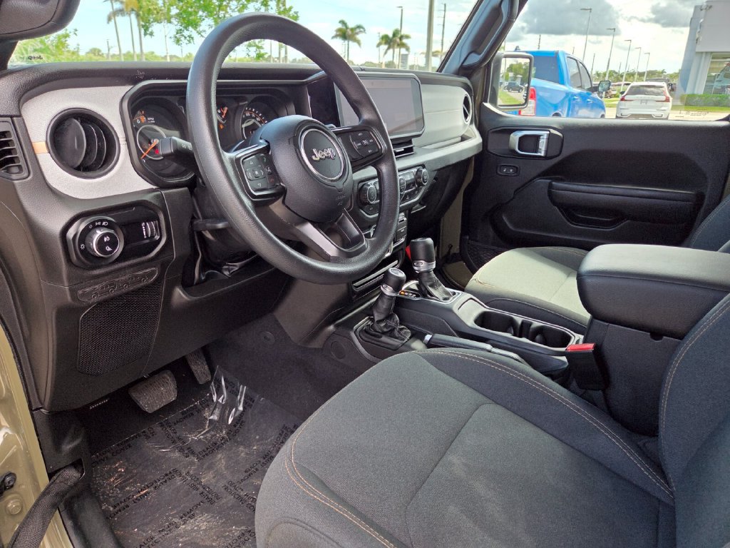 Used 2025 Jeep Gladiator Sport AWD/4WD image 28