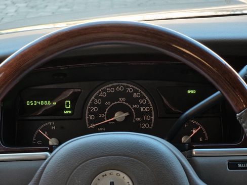 Used 2003 Lincoln Town Car Cartier image 82