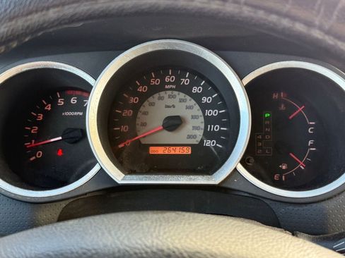 Used 2005 Toyota Tacoma PreRunner image 19