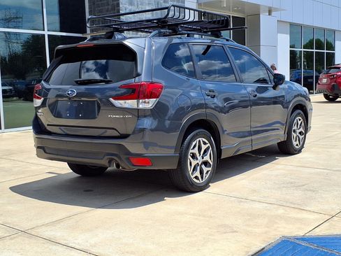 Used 2021 Subaru Forester Premium AWD/4WD image 25