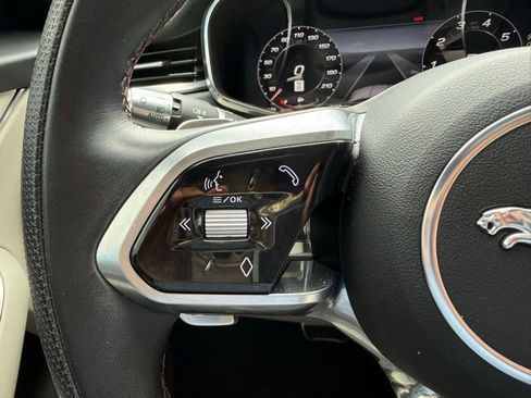 Certified 2022 Jaguar F-PACE SVR image 23