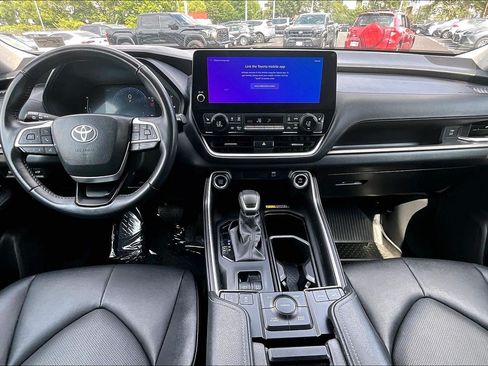 Used 2024 Toyota Grand Highlander AWD image 14
